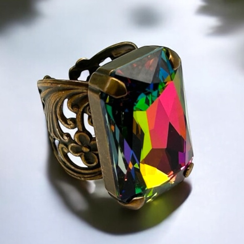 Beautiful Sorrelli Emerald Cut Rainbow Crystal Ring Adjustable Size 7-8 EUC